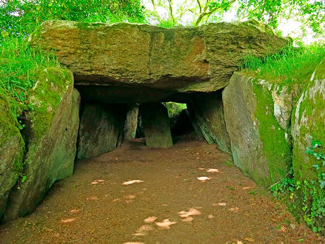 adas-dolmen